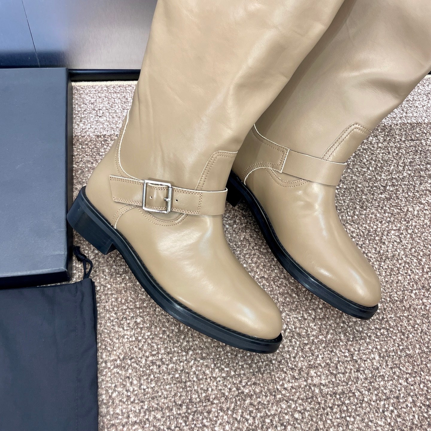 YSL 25S KNEE-HIGH BOOTS 30 MM IN BEIGE LAMBSKIN WITH SILVER HARDWARE