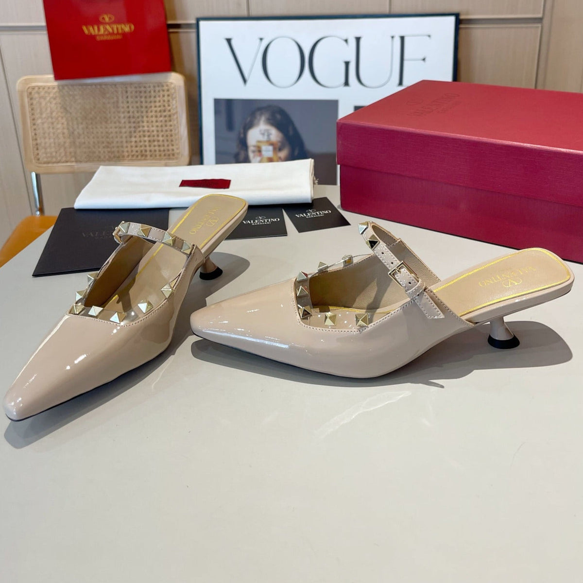 ROCKSTUD CAGED MULES 5 CM IN BISQUE BEIGE CALFSKIN