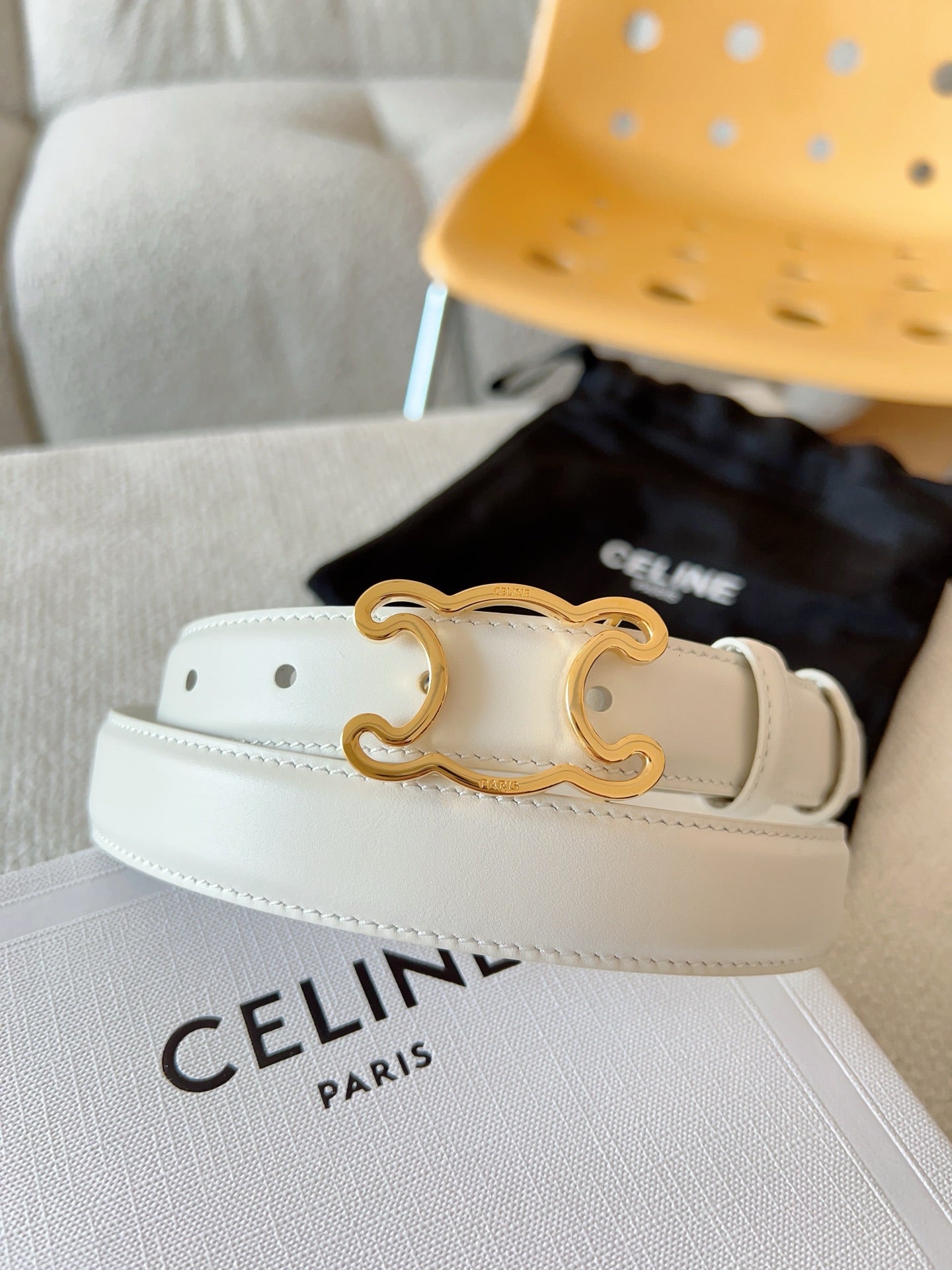 BELT 25MM TRIOMPHE LOGO CUT-OUT IN WHITE SMOOTH CALFSKIN WITH GOLD BUCKLE