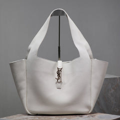 LE 5 À 7 BEA TOTE BAG 50 IN WHITE LAMBSKIN GOLD LOGO