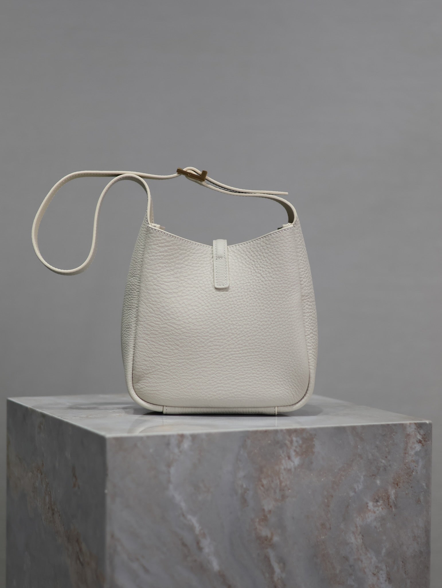 YSL 25S LE 5 À 7 BAG 16 IN BLANC VINTAGE GRAINED CALFSKIN GOLD HARDWARE