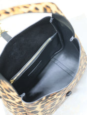 LE 5 À 7 SMALL SUPPLE 23 IN LEOPARD PRINT CALFSKIN