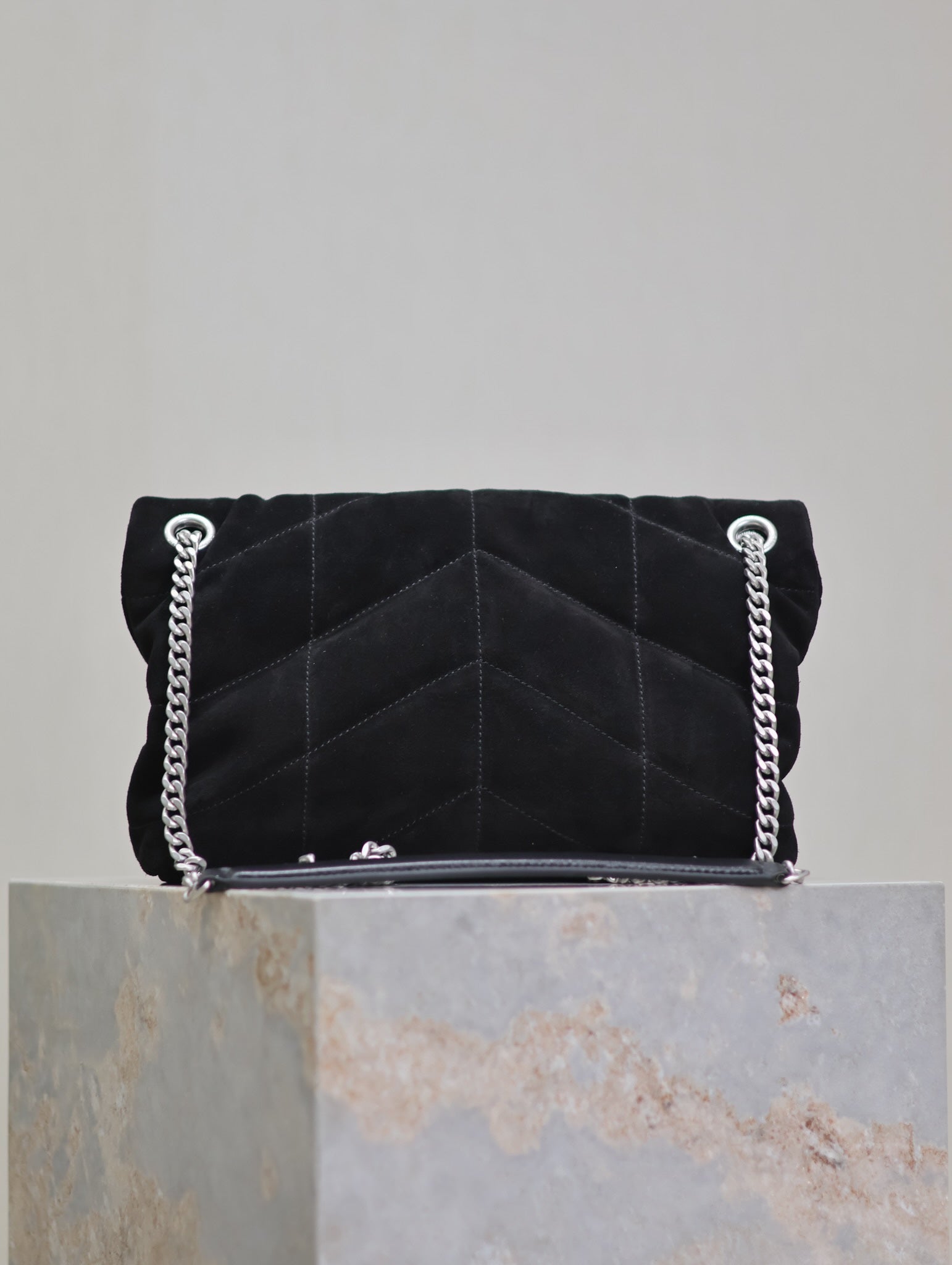 YSL 25S LOULOU PUFFER MM 29 IN BLACK SUEDE SILVER HARDWRE