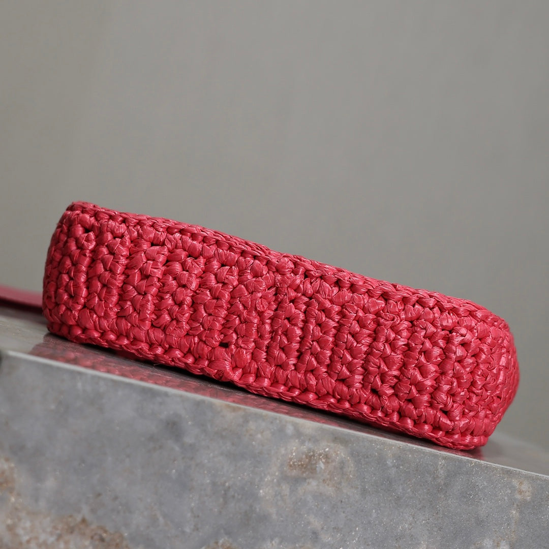 LE 5 À 7 BAG  19 IN MAGENTA PINK WOVEN RAFFIA