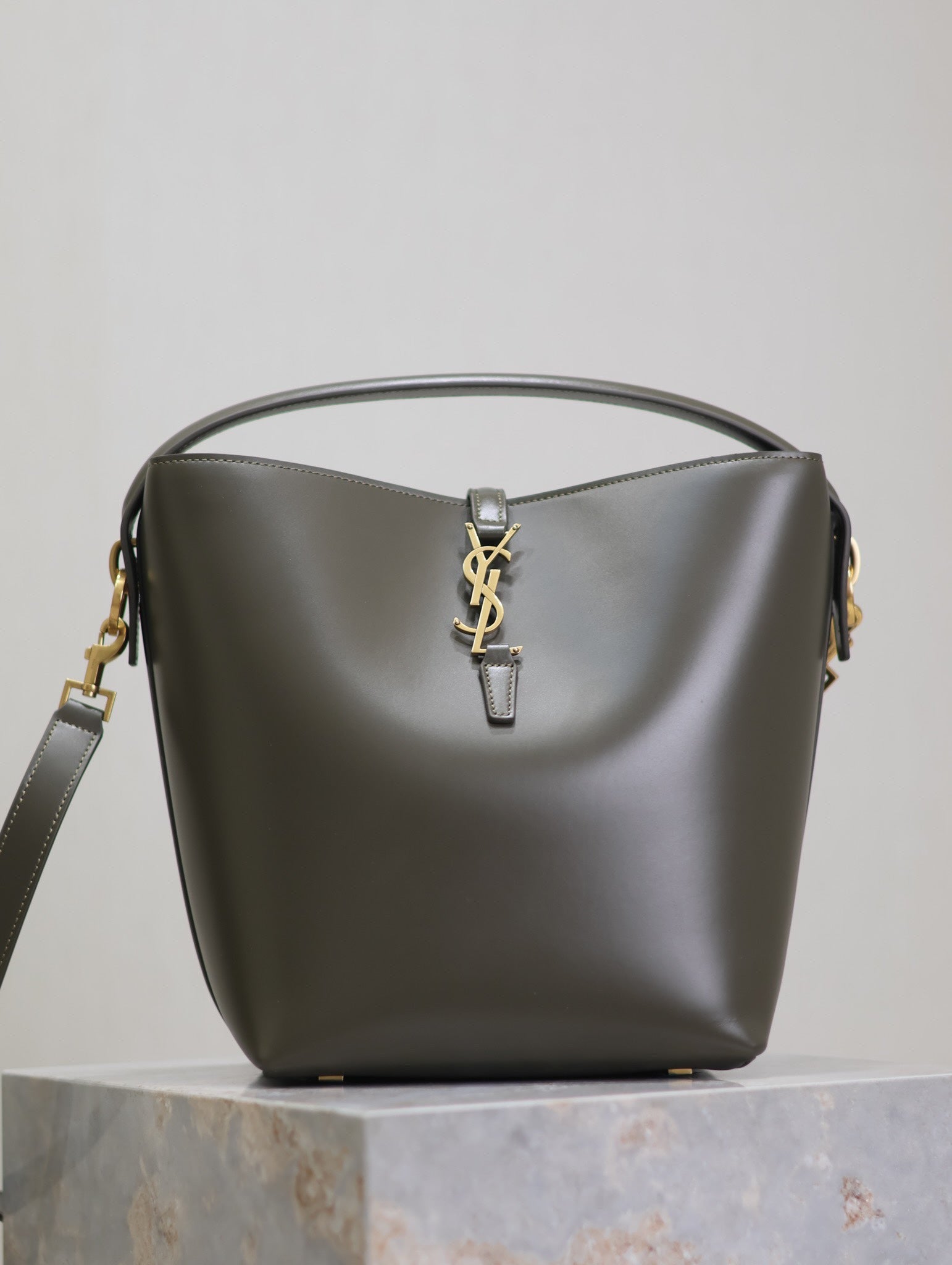 YSL 25S LE 5 À 7 BUCKET 26 IN DARK OLIVE CALFSKIN GOLD HARDWRE