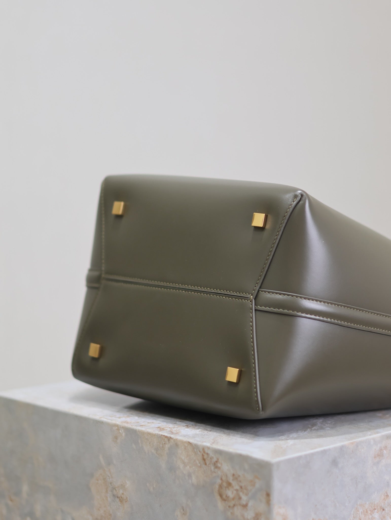 YSL 25S LE 5 À 7 BUCKET 26 IN DARK OLIVE CALFSKIN GOLD HARDWARE