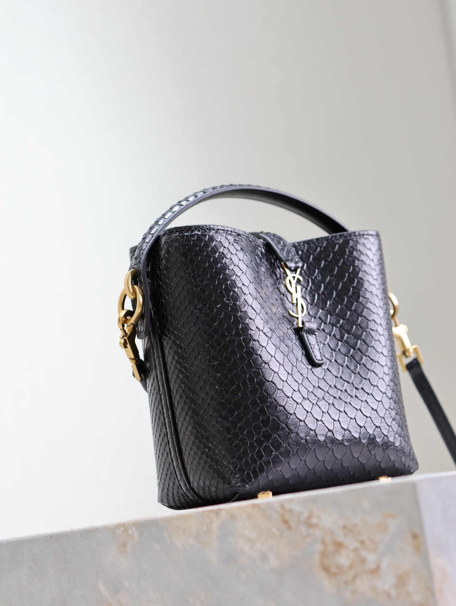 YSL 25S LE 37 BUCKET 15 IN BLACK SNAKE EMBOSSED CALFSKIN GOLD HARDWARE
