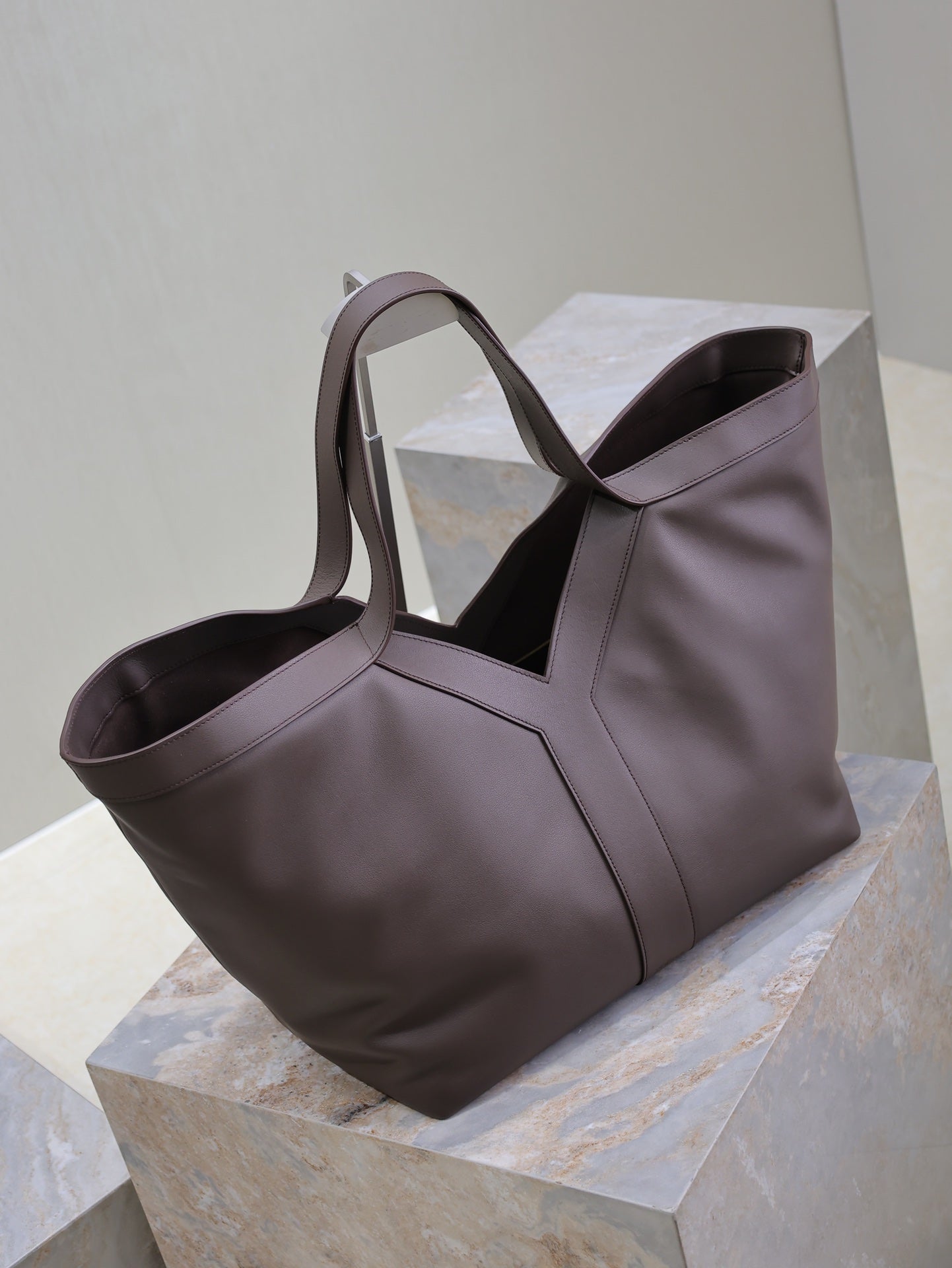 YSL 25S Y TOTE 50 IN PURPLE BROWN CALFSKIN GOLD HARDWRE