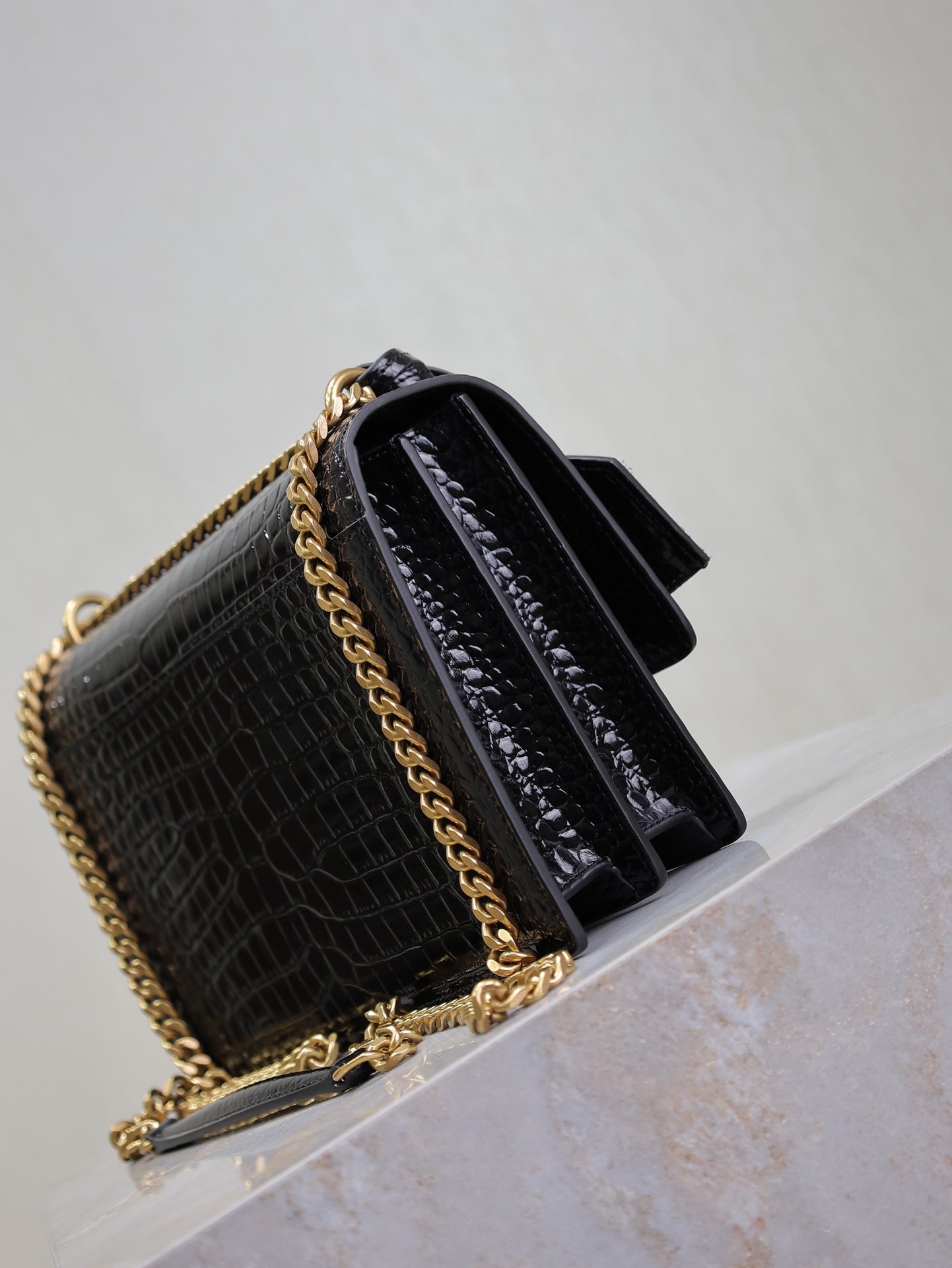 YSL 25S SUNSET MEDIUM 22 IN BLACK CROCODILE-EMBOSSED SHINY CALFSKIN GOLD HARDWRE
