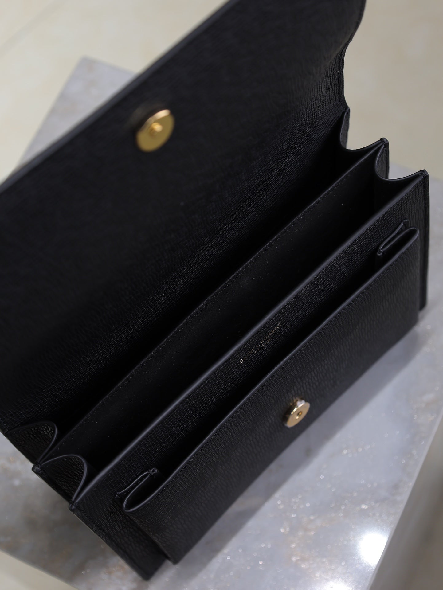 YSL 25S SUNSET MEDIUM 22 IN BLACK GRAINED CALFSKIN GOLD HARDWARE