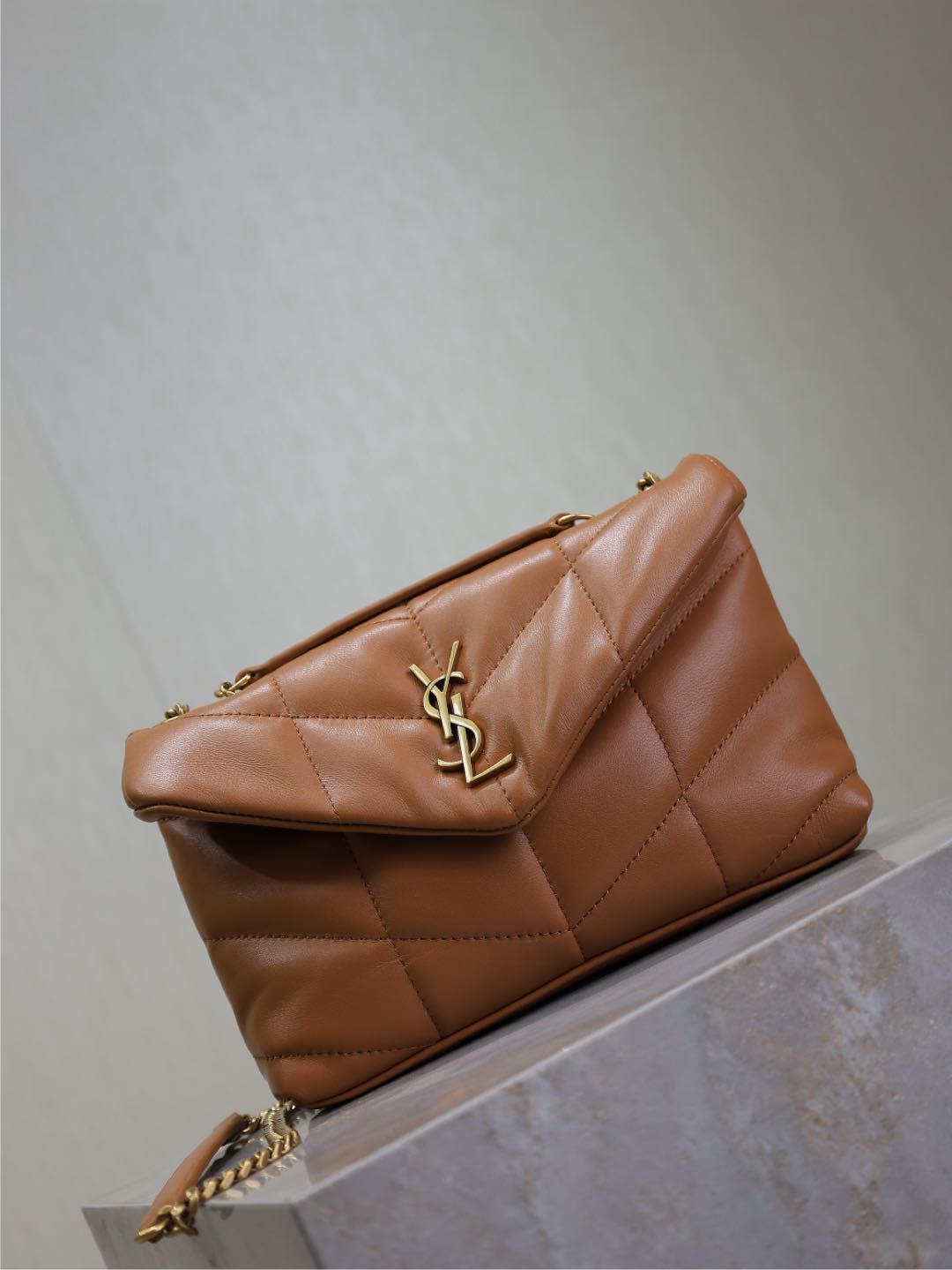 YSL 25S LOULOU PUFFER MINI 23 IN CARAMEL CALFSKIN GOLD HARDWARE