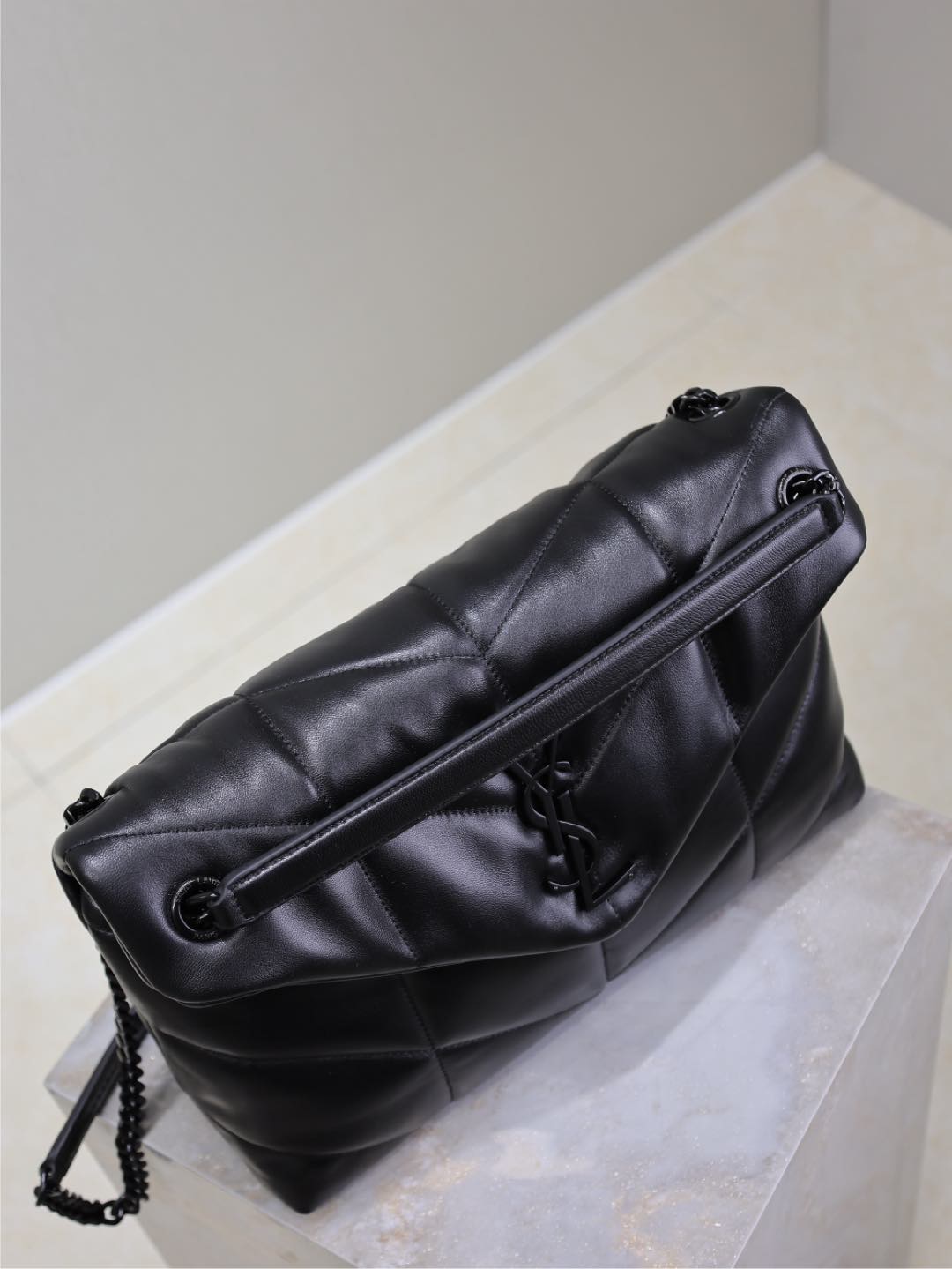 YSL 25S LOULOU PUFFER GM 35 IN BLACK CALFSKIN BLACK HARDWARE