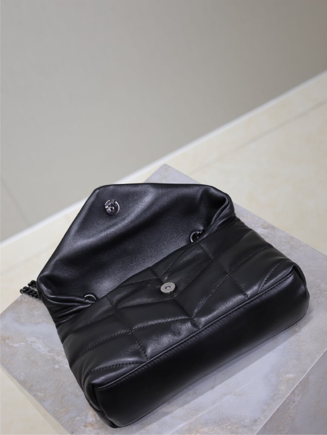 YSL 25S LOULOU PUFFER MINI 23 IN BLACK CALFSKIN BLACK HARDWARE