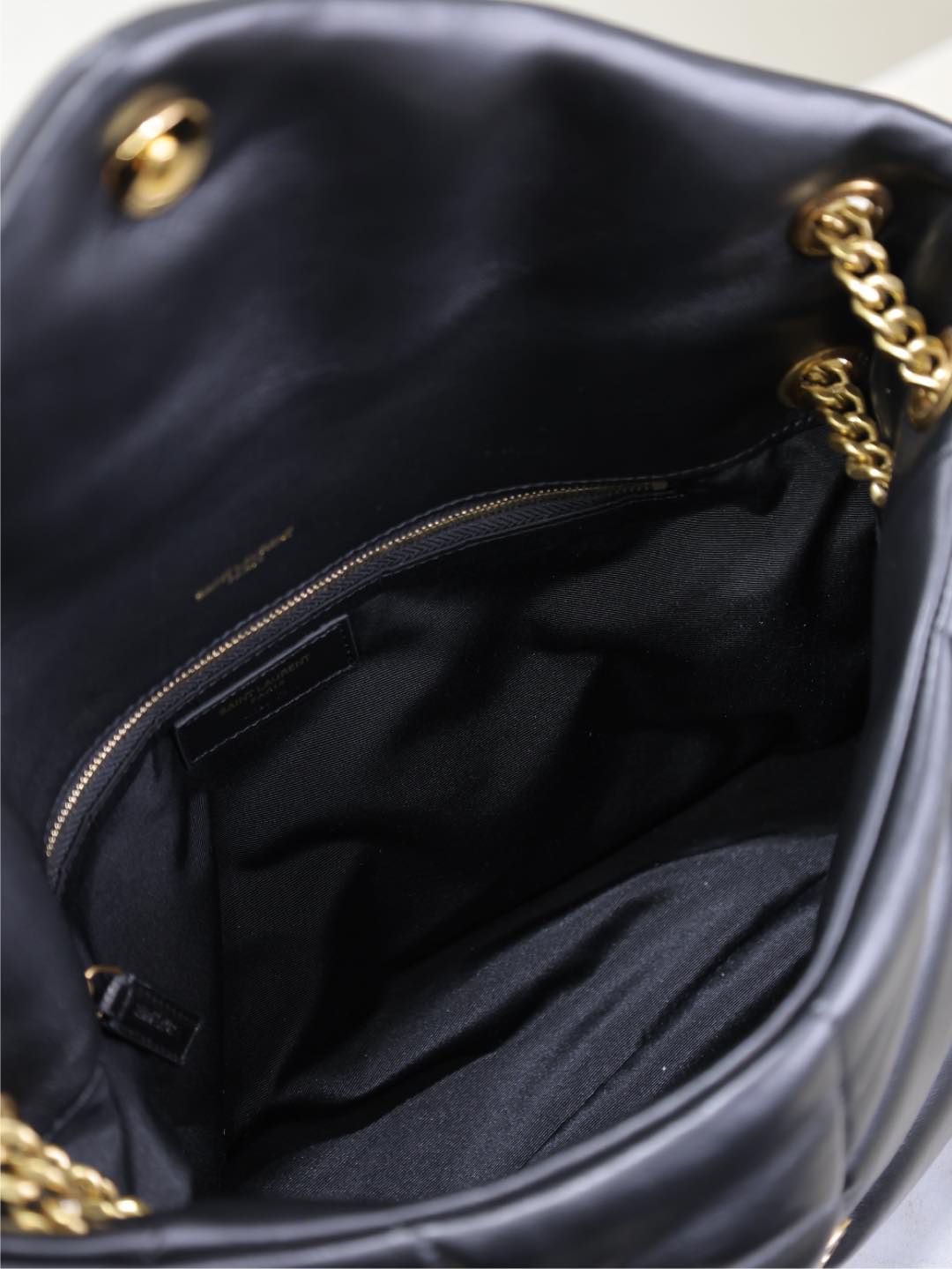 YSL 25S LOULOU PUFFER GM 35 IN BLACK CALFSKIN GOLD HARDWARE