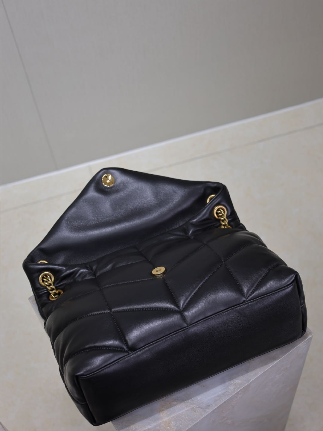 YSL 25S LOULOU PUFFER GM 35 IN BLACK CALFSKIN GOLD HARDWRE