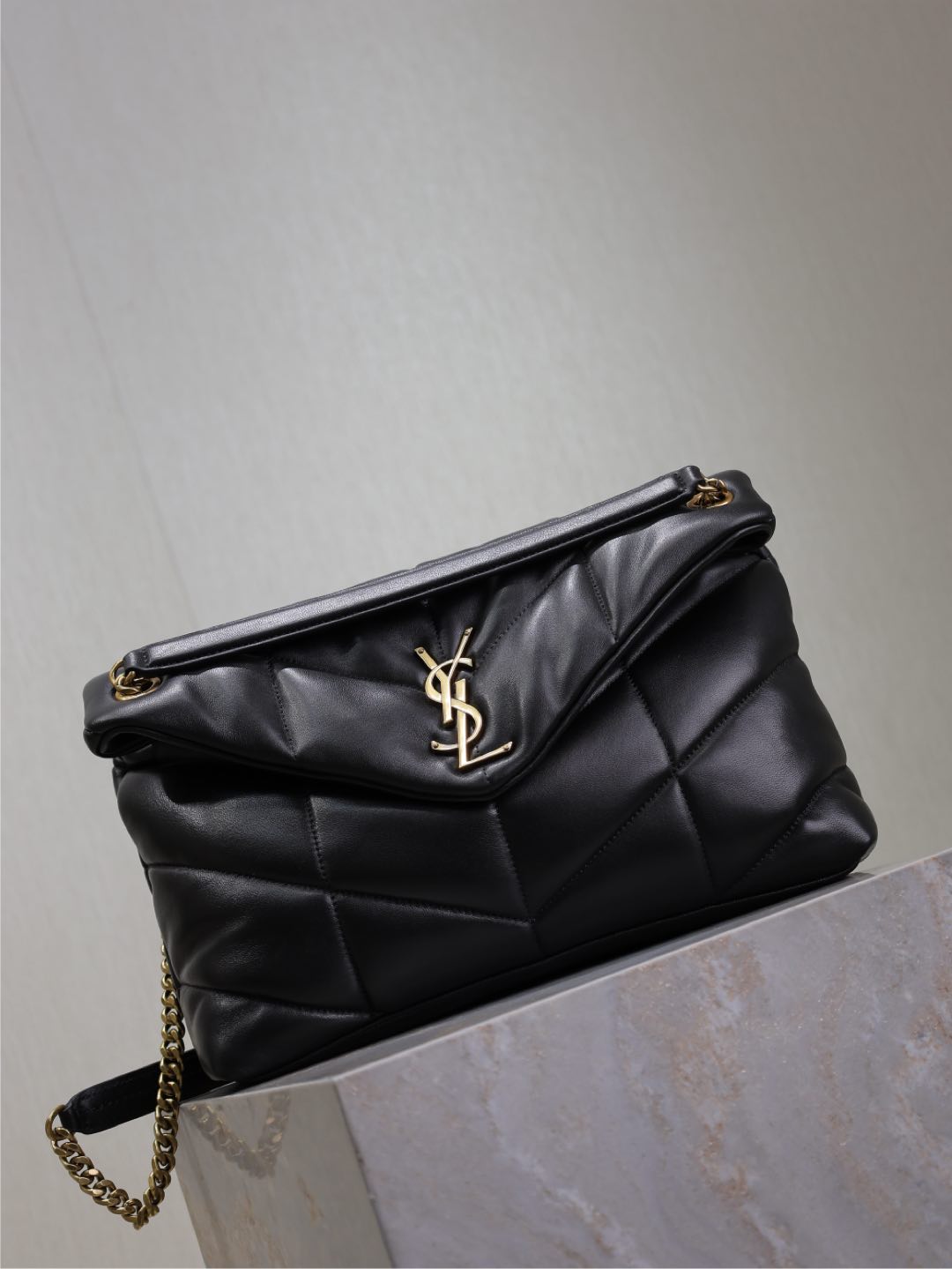 YSL 25S LOULOU PUFFER GM 35 IN BLACK CALFSKIN GOLD HARDWARE