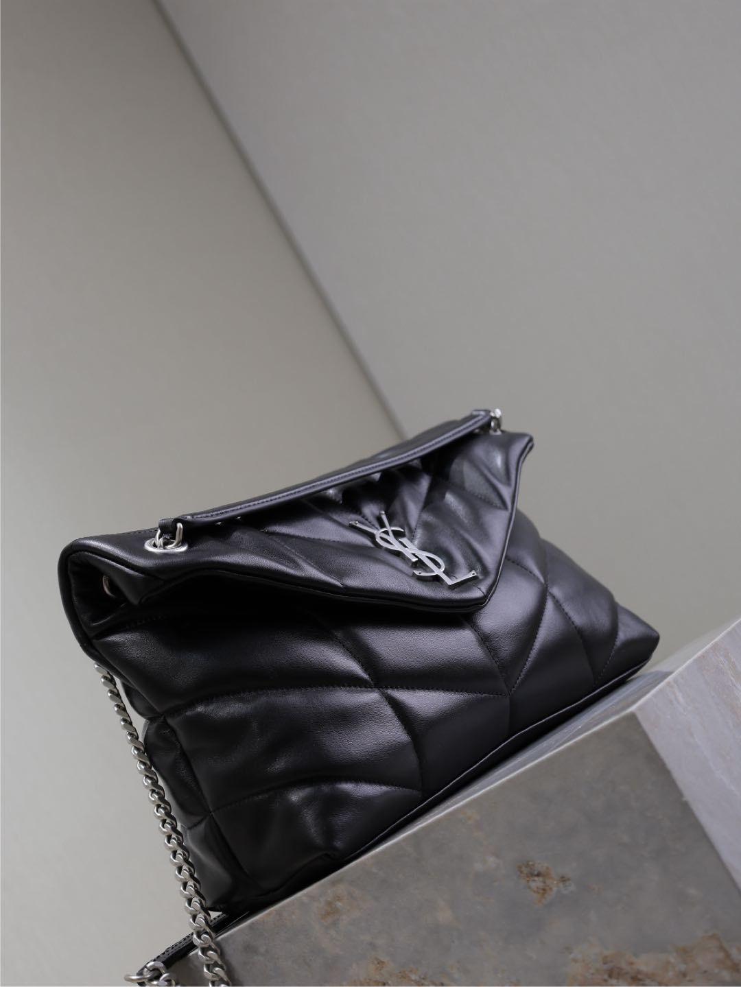 YSL 25S LOULOU PUFFER GM 35 IN BLACK CALFSKIN SILVER HARDWRE