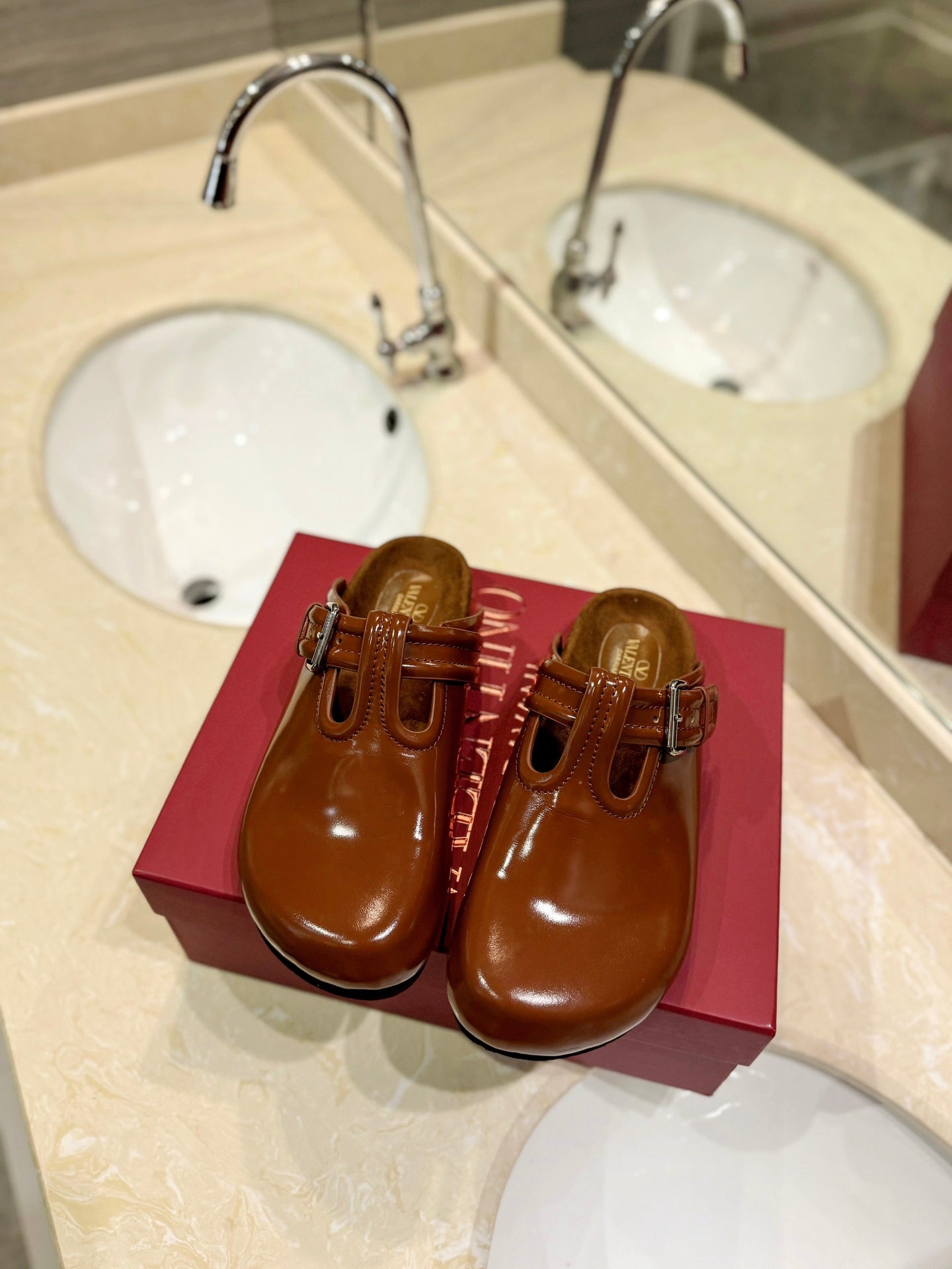 FUSSFRIEND BRONZE BROWN PATENT CALFSKIN LEATHER SABOT