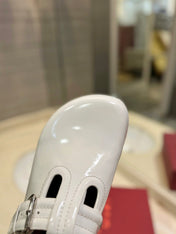 FUSSFRIEND WHITE PATENT CALFSKIN LEATHER SABOT