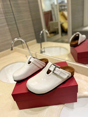 FUSSFRIEND WHITE PATENT CALFSKIN LEATHER SABOT