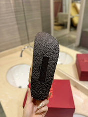 FUSSFRIEND CAMEL BROWN PATENT CALFSKIN LEATHER SABOT