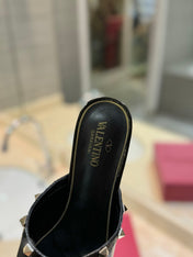 ROCKSTUD MULE SANDALS WITH TRANSPARENT HEEL IN BLACK CALFSKIN