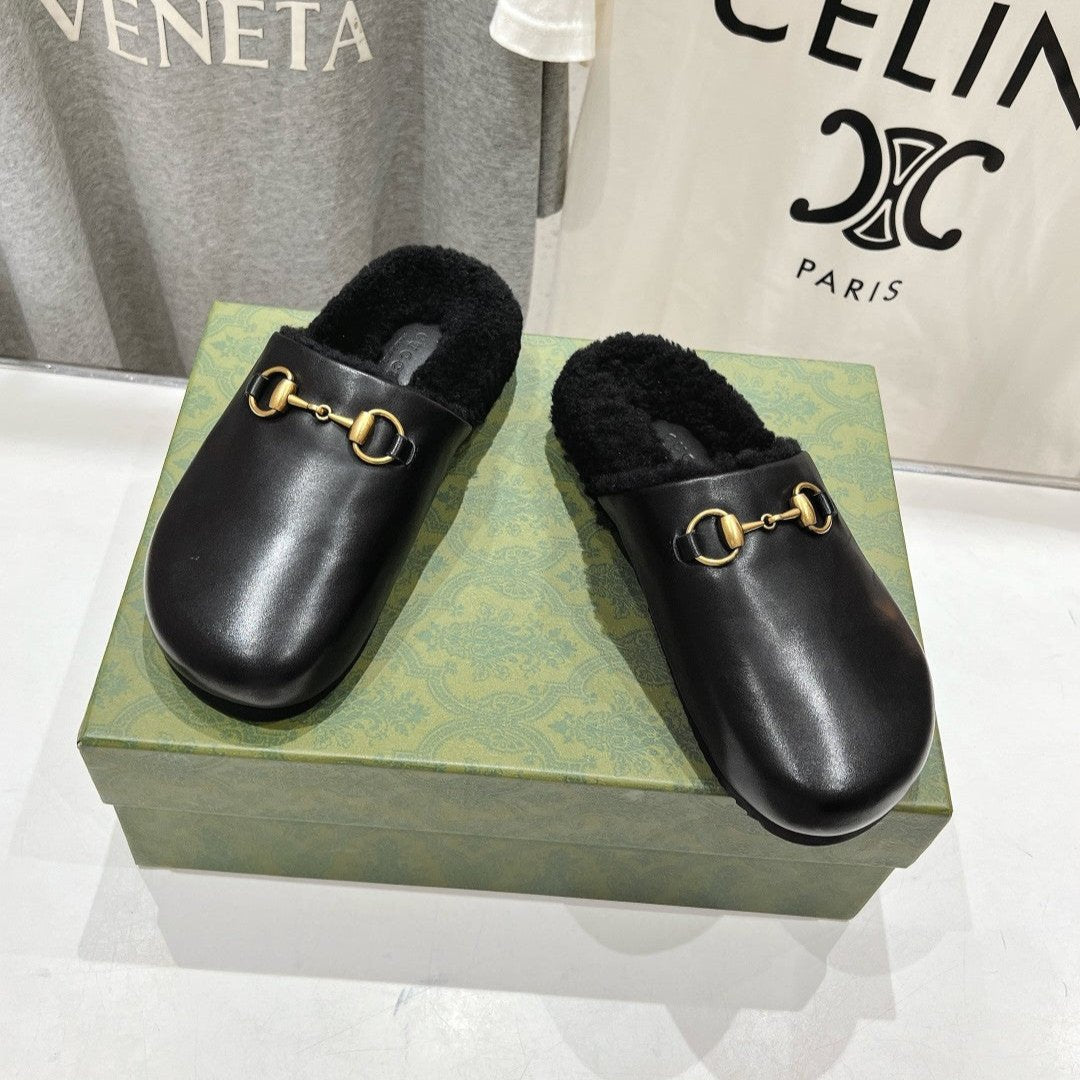 HORSEBIT MULE IN BLACK CALFSKIN AND FLEECE LINING