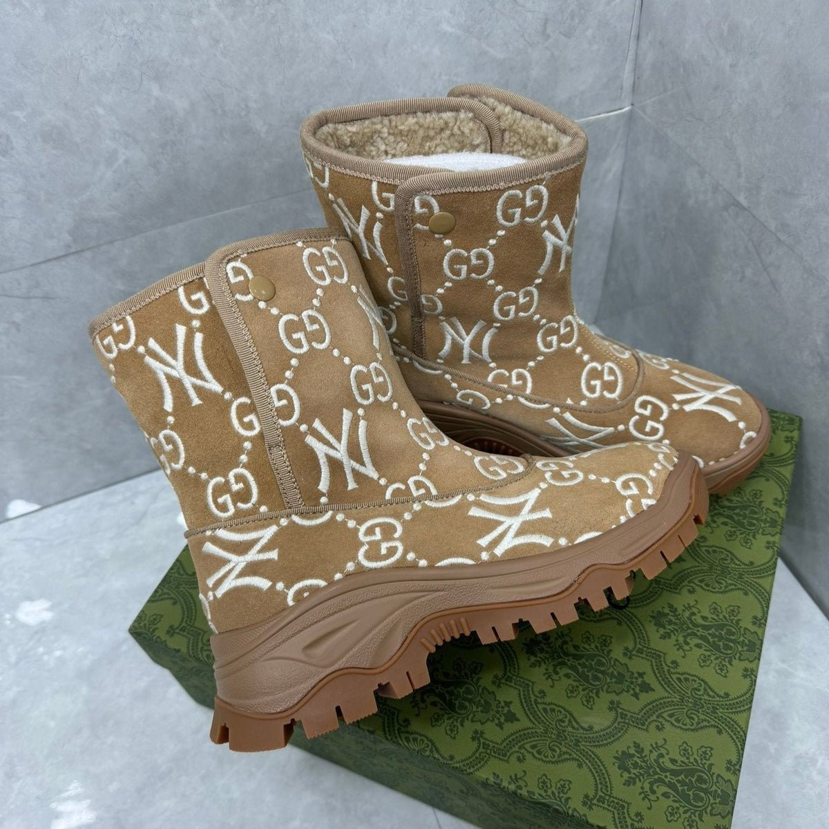 GG&NY SNOW BOOTS IN WOOD BROWN SUEDE AND WOOL LINING