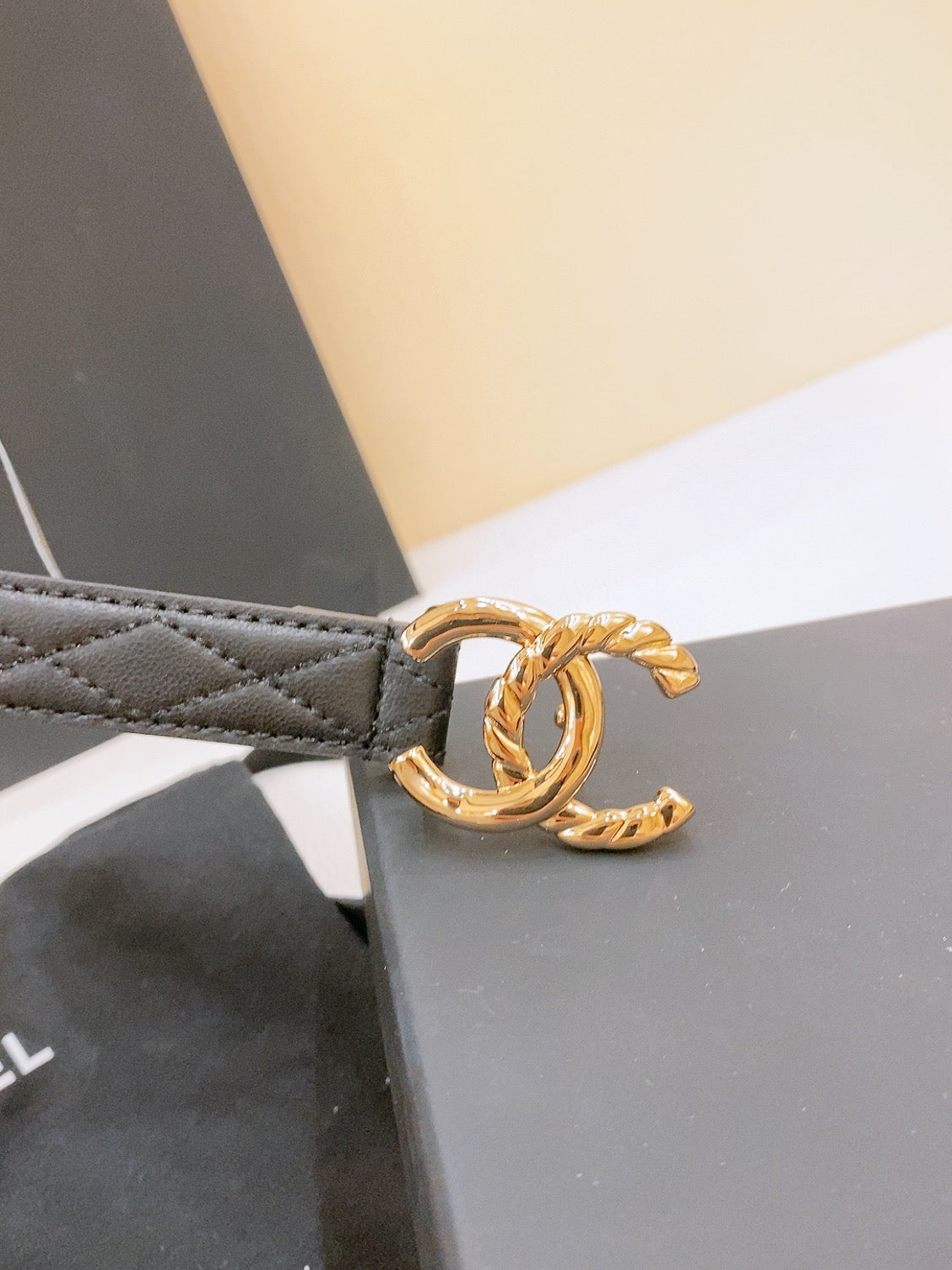 DOUBLE C BELT 20MM IN BLACK CALFSKIN WITH QUILTED STITCHING AND SPIRAL GOLD BUCKLE