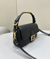 BAGUETTE 27 IN BLACK SMOOTH CALFSKIN GOLD HARDWARE