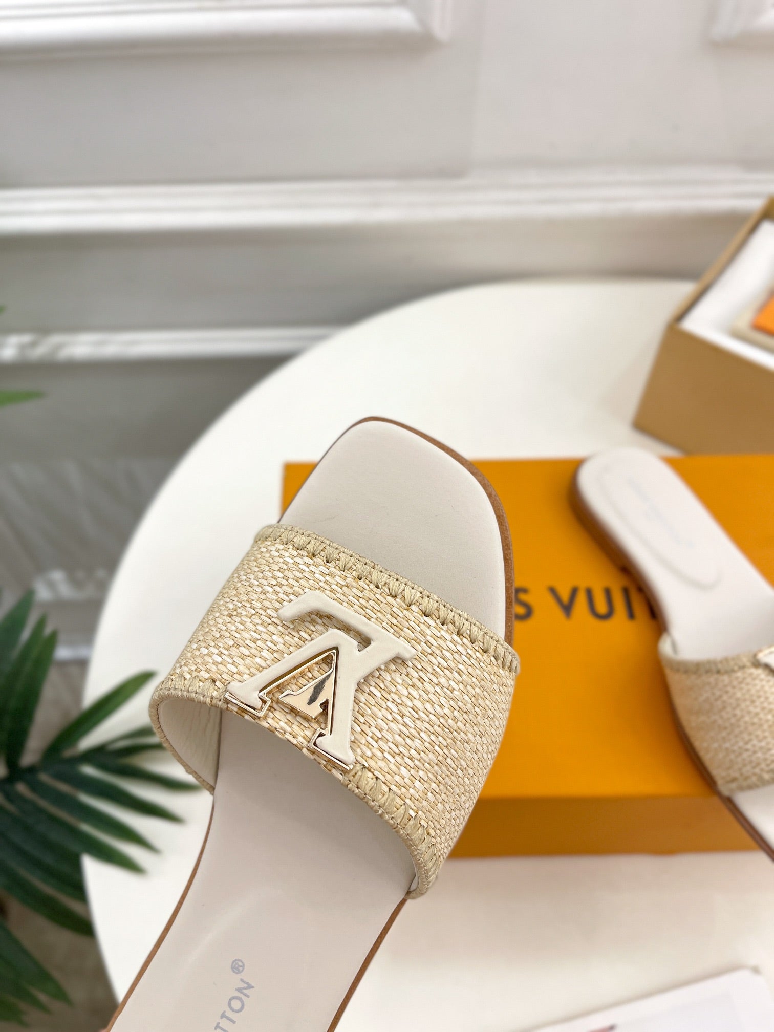 LV WOMEN CAPRI FLAT MULES IN BEIGE LEATHER AND RAFFIA