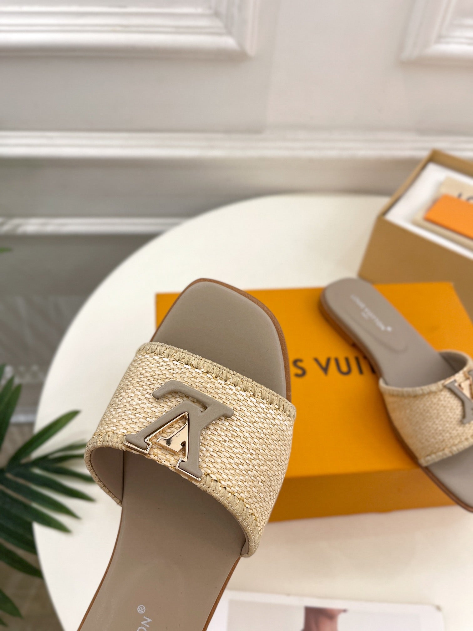 LV WOMEN CAPRI FLAT MULES IN TAN BROWN LEATHER AND RAFFIA