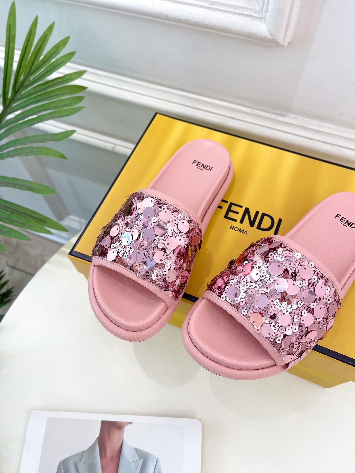 FENDI THICK SOLE 3 CM SEQUIN SLIPPER ROUGH PINK