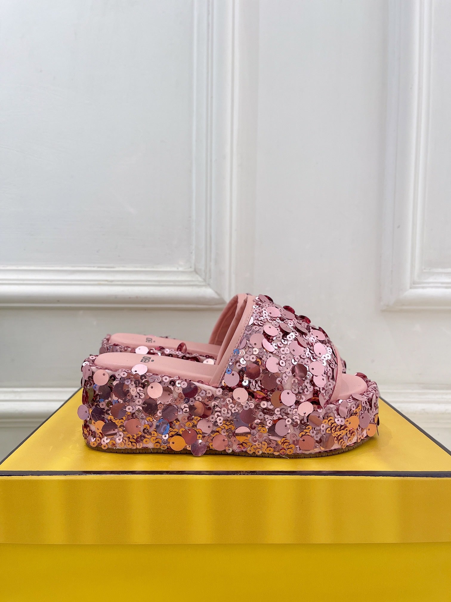 FENDI THICK SOLE 6 CM SEQUIN SLIPPER ROUGH PINK