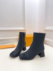 ANKLE BOOTS BLOCK HEEL 5.5 CM IN BLACK PEPPLE CALFSKIN