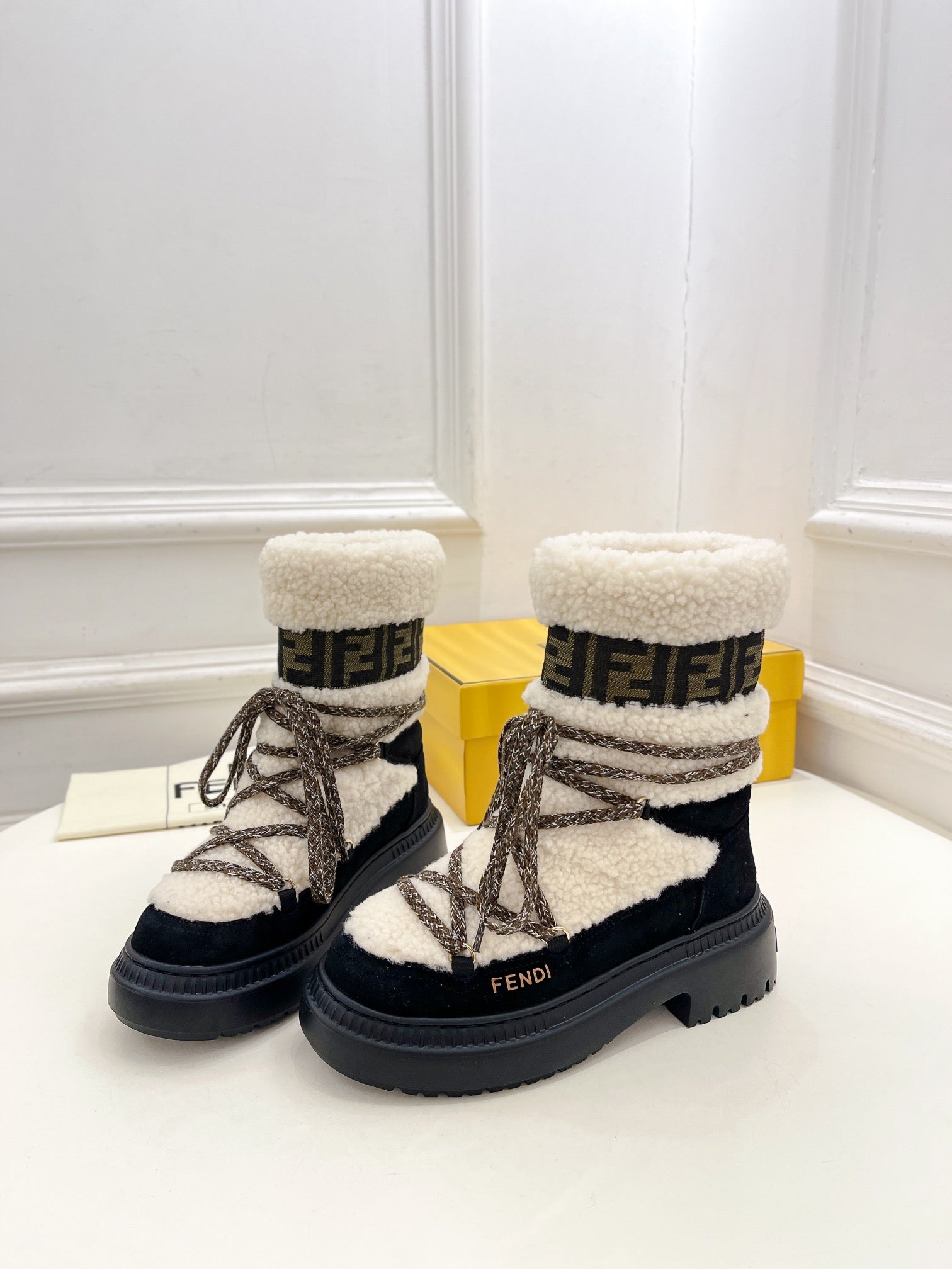 FENDI BOOTS 50MM IN BLACK AND BEIGE SHEARLING AND SUEDE