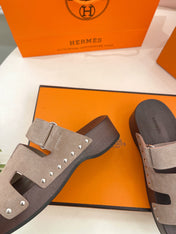 KOS CLOG IN KHAKI BROWN SUEDE