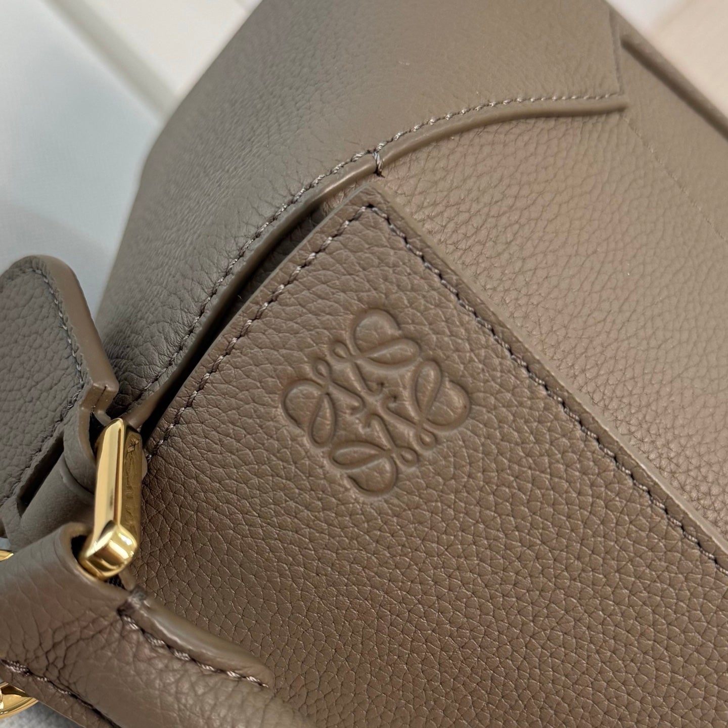 LOEWE 25S MEDIUM PUZZLE EDGE BAG 24 IN WALNUT BROWN CALFSKIN GOLD HARDWARE