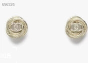 25S TWISTED RIBBED DOUBLE C STUD EARRINGS IN GOLD METAL