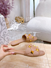 STUD FLAT SLIDE IN PEANUT BROWN LAMBSKIN