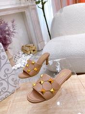 STUD FLAT SLIDE IN PEANUT BROWN LAMBSKIN