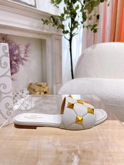 STUD FLAT SLIDE IN WHITE LAMBSKIN