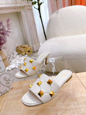 STUD FLAT SLIDE IN WHITE LAMBSKIN