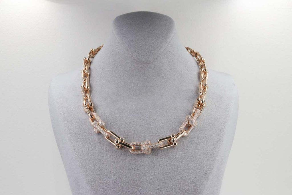 tiffany-hardwear-graduated-link-necklace-in-18k-rose-gold-with-pave-diamonds-1-1024x683_d952ed21-63b7-499c-be71-c5a1632370a9.jpg