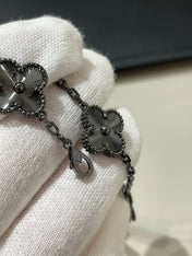 CLOVER 5 MOTIF BLACK BRACELET