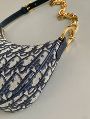 CD LOUNGE 26CM BLUE OBLIQUE EMBROIDERY