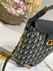 30 MONTAIGNE 13 24x24x9.5CM BLUE OBLIQUE EMBROIDERY