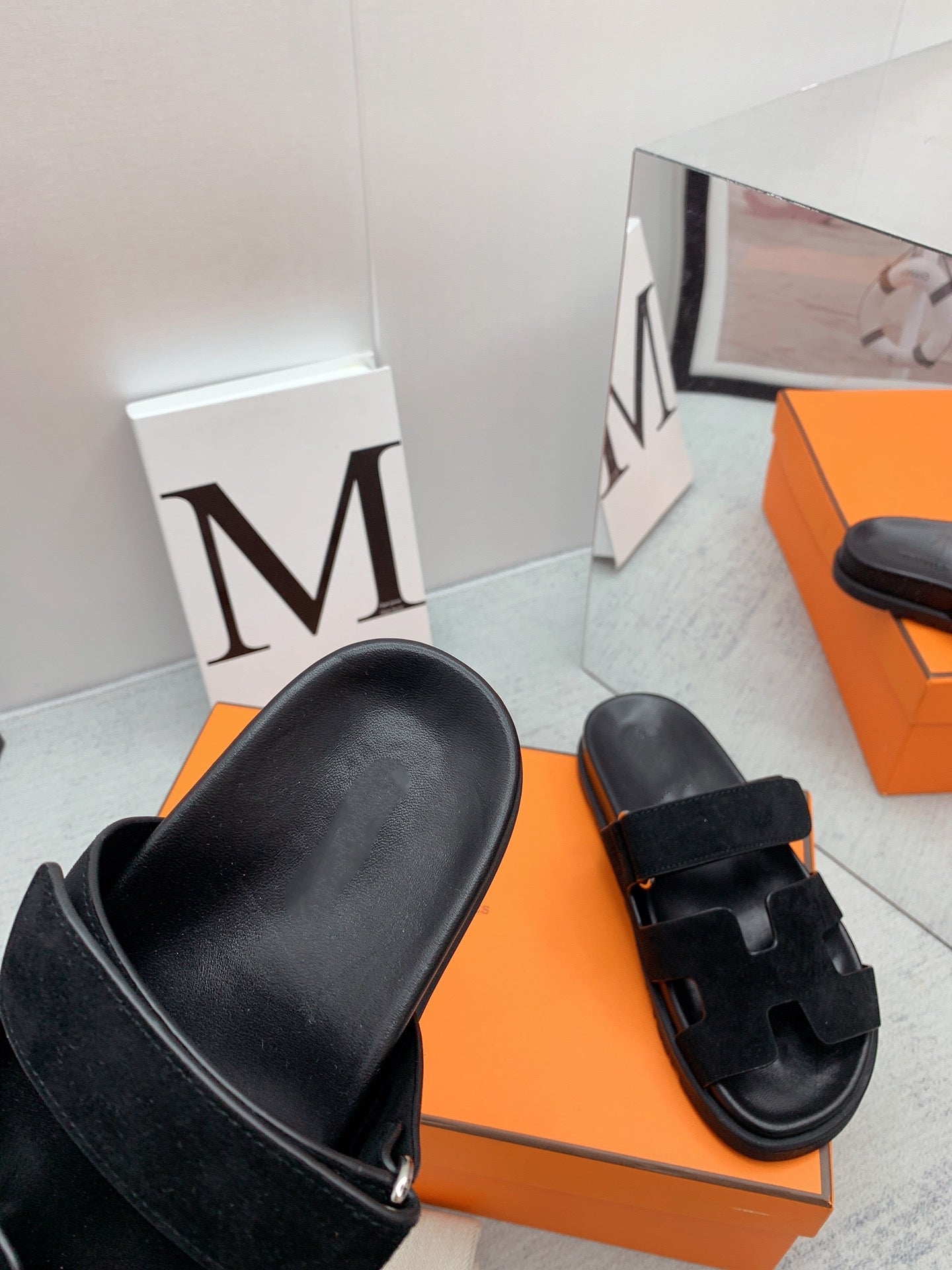 Chypre Sandal Black velvet lining